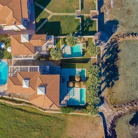 Palatia Caeli Seafront Villas, By Thinkvilla וילה