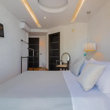 Palatia Caeli Seafront Villas, By Thinkvilla * Makrísz Jalósz